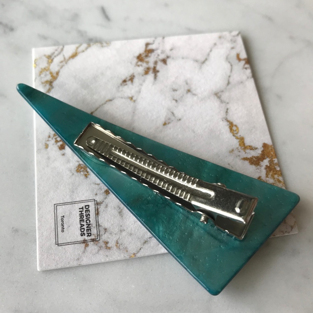✨HP✨Emerald Iridescent Marble Hairclip Medium - Picture 5 of 7